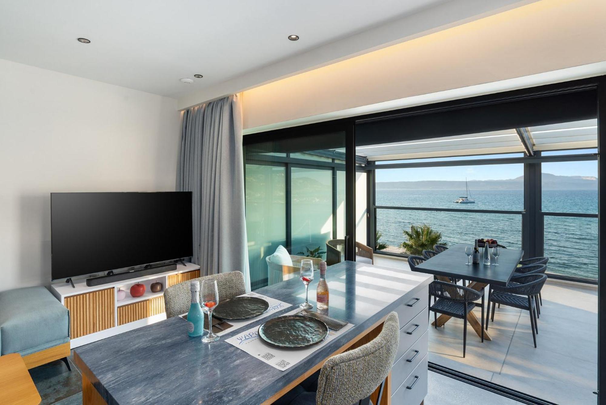 Peristeres Luxury Apartment Next To The Sea - By Apokoras Villas Almirida Eksteriør billede