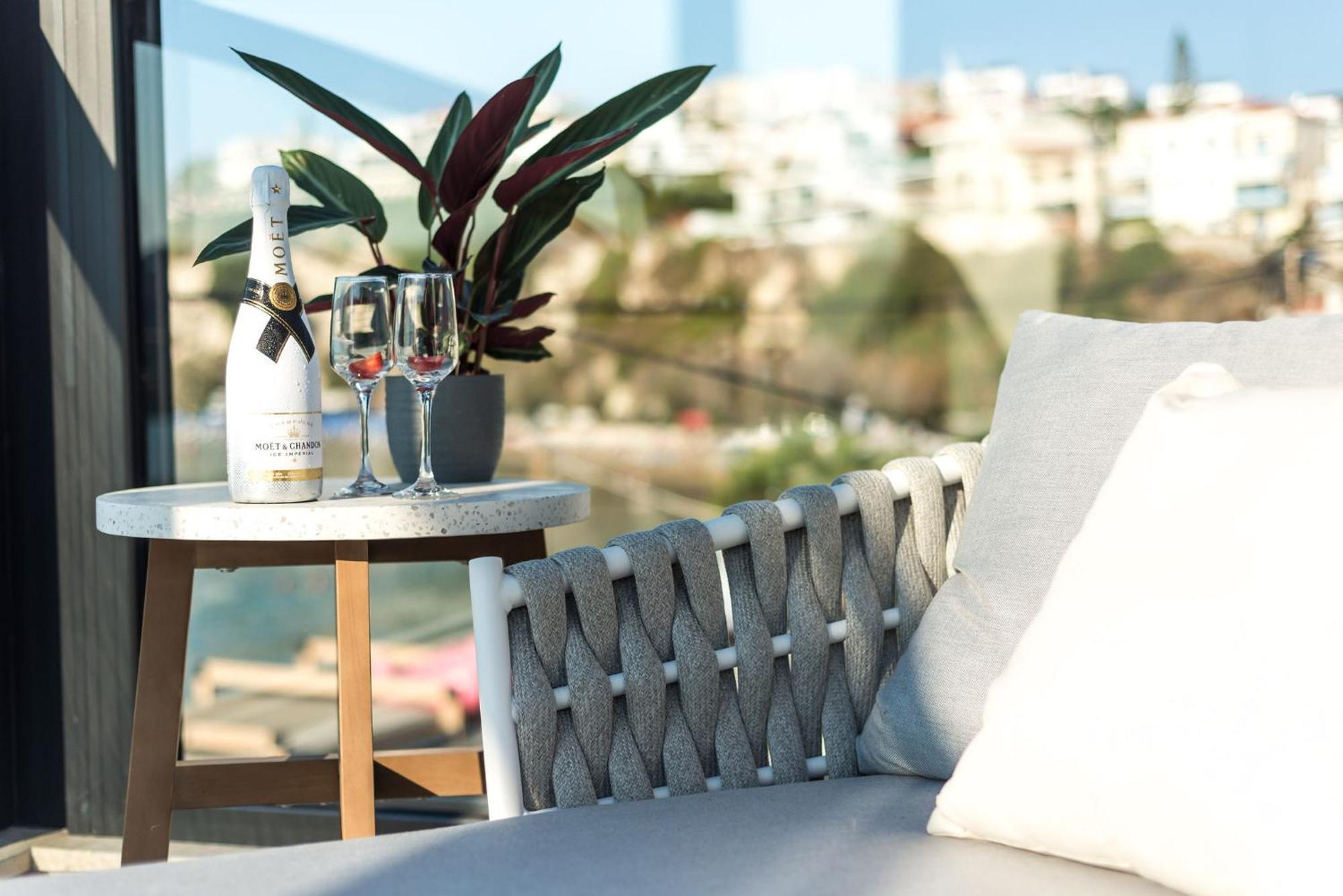 Peristeres Luxury Apartment Next To The Sea - By Apokoras Villas Almirida Eksteriør billede
