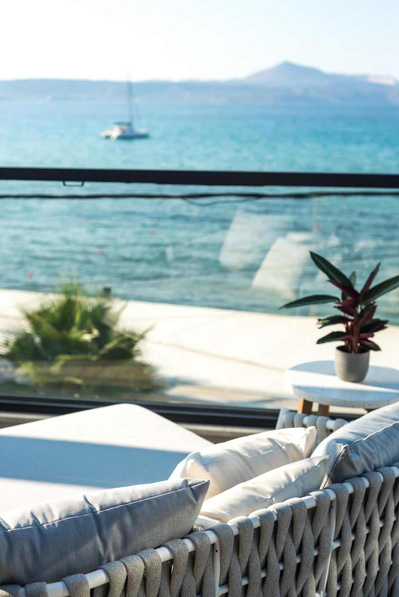 Peristeres Luxury Apartment Next To The Sea - By Apokoras Villas Almirida Eksteriør billede