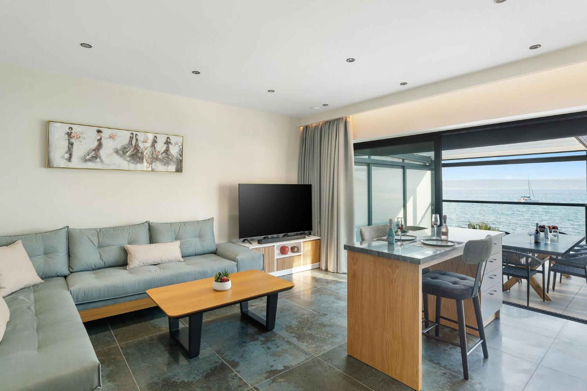 Peristeres Luxury Apartment Next To The Sea - By Apokoras Villas Almirida Eksteriør billede